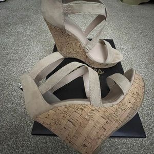CHARLES BY CHARLES DAVID ALEXA WEDGE SANDAL TAN 8 GENTLY WORN 1x